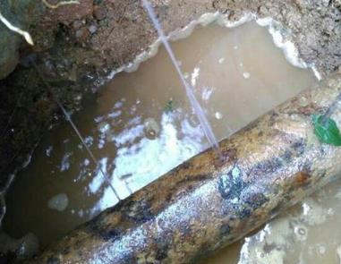 金坛楼顶渗水维修公司分享下地暖漏水的原因及检测方法。